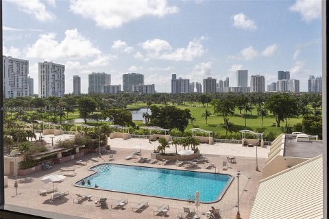 Condo in Aventura, Florida, 2 bedrooms  № 1272254 - photo 13