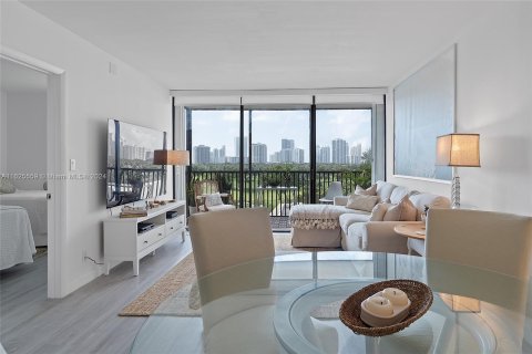 Condo in Aventura, Florida, 2 bedrooms  № 1272254 - photo 7