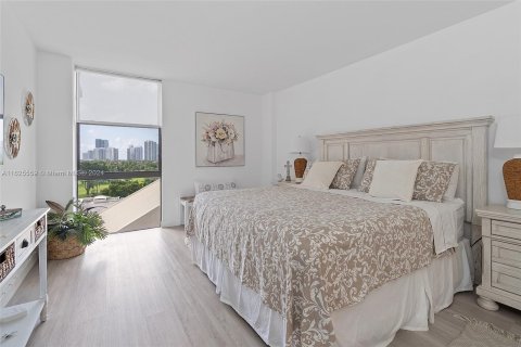 Condo in Aventura, Florida, 2 bedrooms  № 1272254 - photo 27