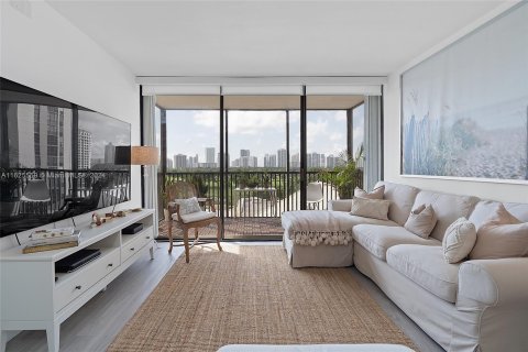 Condo in Aventura, Florida, 2 bedrooms  № 1272254 - photo 1