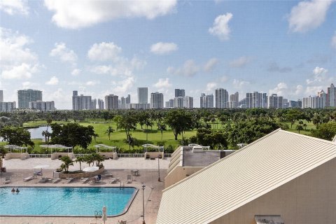 Condo in Aventura, Florida, 2 bedrooms  № 1272254 - photo 15