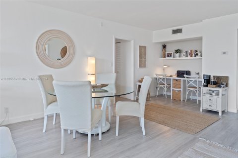 Condo in Aventura, Florida, 2 bedrooms  № 1272254 - photo 19