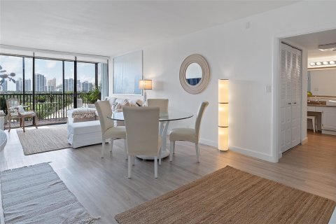 Condo in Aventura, Florida, 2 bedrooms  № 1272254 - photo 4