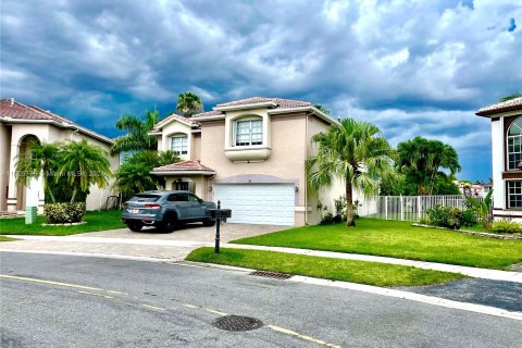 House in Weston, Florida 4 bedrooms, 238.02 sq.m. № 1272251 - photo 2