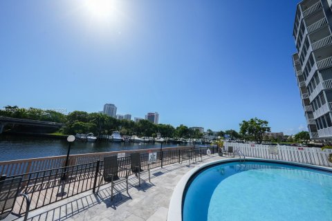 Condominio en venta en Hallandale Beach, Florida, 1 dormitorio, 78.97 m2 № 983267 - foto 3