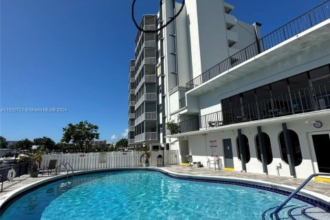 Condominio en venta en Hallandale Beach, Florida, 1 dormitorio, 78.97 m2 № 983267 - foto 23