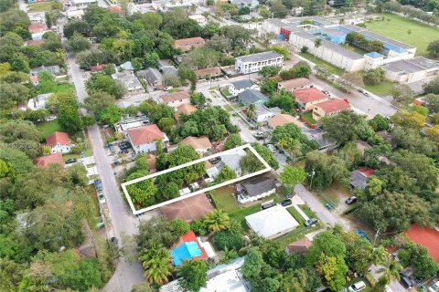 House in Miami, Florida 5 bedrooms, 254.37 sq.m. № 1310489 - photo 7