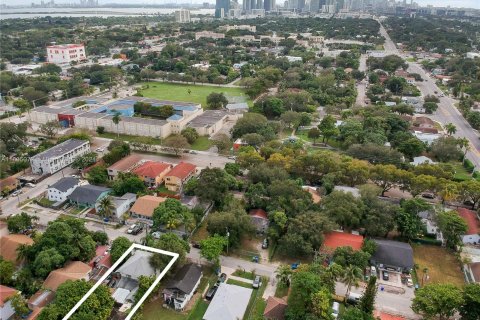 Casa en venta en Miami, Florida, 5 dormitorios, 254.37 m2 № 1310489 - foto 9