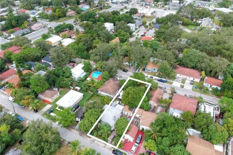 Casa en venta en Miami, Florida, 5 dormitorios, 254.37 m2 № 1310489 - foto 8