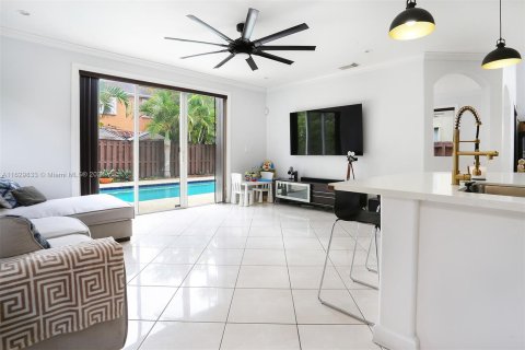 Casa en venta en Miami, Florida, 4 dormitorios, 245.82 m2 № 1310608 - foto 20