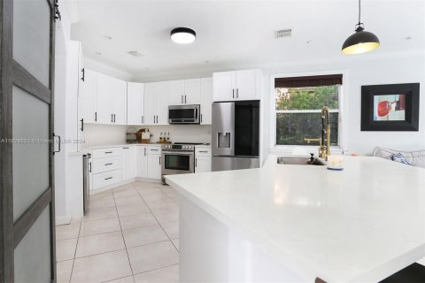 Casa en venta en Miami, Florida, 4 dormitorios, 245.82 m2 № 1310608 - foto 22