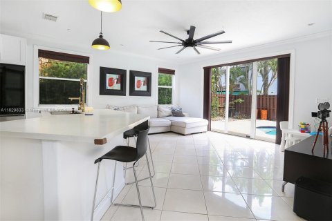 Casa en venta en Miami, Florida, 4 dormitorios, 245.82 m2 № 1310608 - foto 19