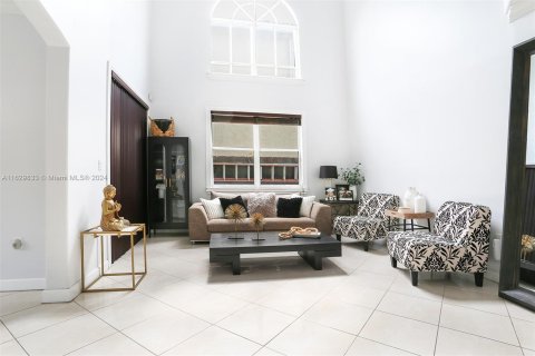 Casa en venta en Miami, Florida, 4 dormitorios, 245.82 m2 № 1310608 - foto 11