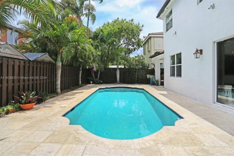 House in Miami, Florida 4 bedrooms, 245.82 sq.m. № 1310608 - photo 6