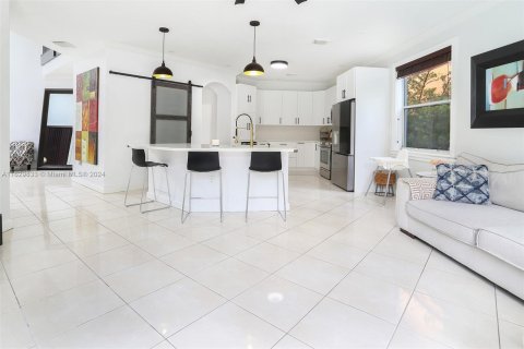 Villa ou maison à vendre à Miami, Floride: 4 chambres, 245.82 m2 № 1310608 - photo 21