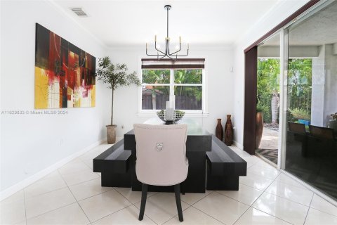 Villa ou maison à vendre à Miami, Floride: 4 chambres, 245.82 m2 № 1310608 - photo 13