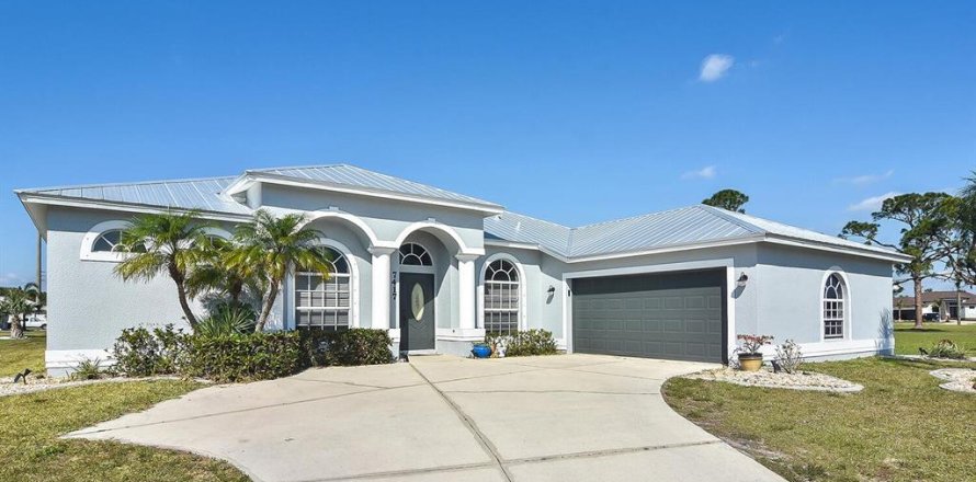 Casa en Punta Gorda, Florida 3 dormitorios, 193.79 m2 № 380548