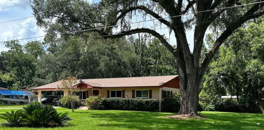 House in Ocala, Florida 3 bedrooms, 134.71 sq.m. № 1307425