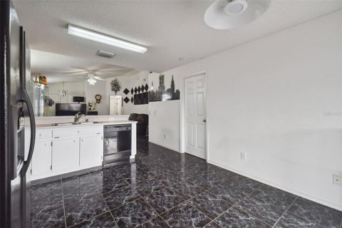 House in Tampa, Florida 3 bedrooms, 117.34 sq.m. № 1307470 - photo 9