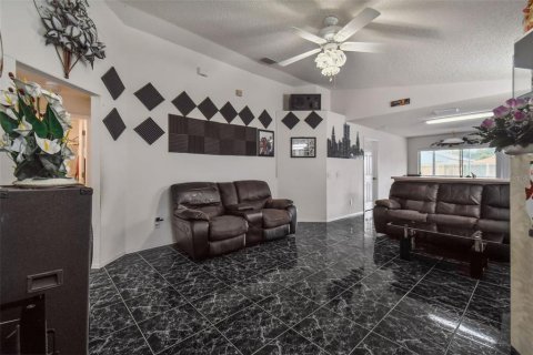 Casa en venta en Tampa, Florida, 3 dormitorios, 117.34 m2 № 1307470 - foto 5