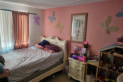 Condo in Hialeah, Florida, 2 bedrooms  № 1098052 - photo 15