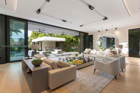 Casa en venta en Miami Beach, Florida, 6 dormitorios, 402.27 m2 № 1237707 - foto 10