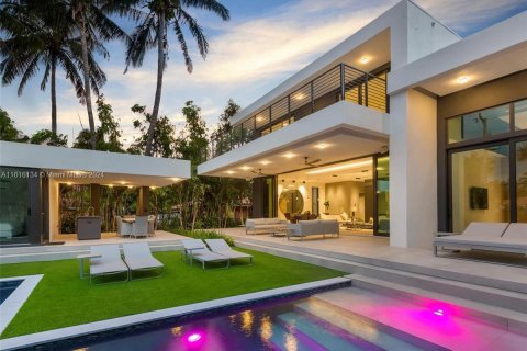 Casa en venta en Miami Beach, Florida, 6 dormitorios, 402.27 m2 № 1237707 - foto 1