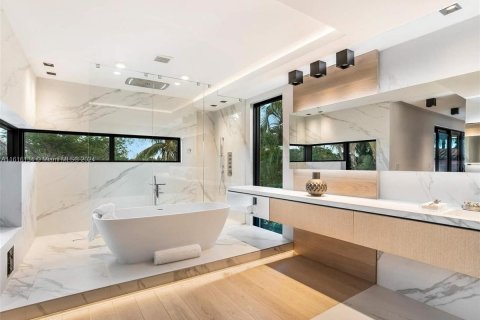 Casa en venta en Miami Beach, Florida, 6 dormitorios, 402.27 m2 № 1237707 - foto 5