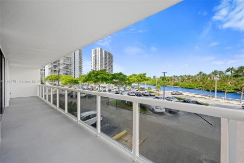 Condominio en venta en Aventura, Florida, 2 dormitorios, 96.43 m2 № 1351827 - foto 24