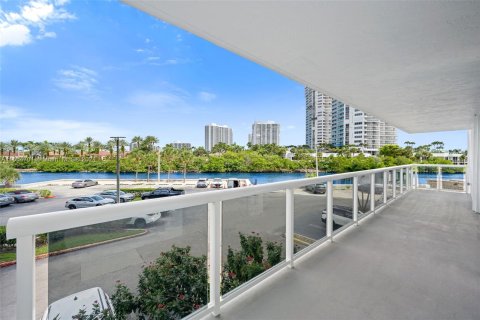 Copropriété à vendre à Aventura, Floride: 2 chambres, 96.43 m2 № 1351827 - photo 23