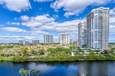 Condo in Aventura, Florida, 2 bedrooms  № 1351827 - photo 25