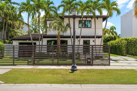 Villa ou maison à vendre à Miami Beach, Floride: 5 chambres, 266.82 m2 № 1271632 - photo 1