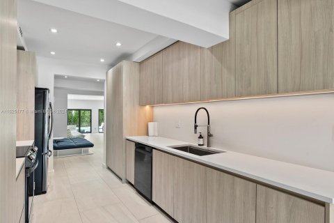 Villa ou maison à vendre à Miami Beach, Floride: 5 chambres, 266.82 m2 № 1271632 - photo 21