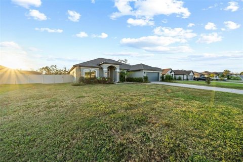 House in Dade City, Florida 4 bedrooms, 216 sq.m. № 1419511 - photo 24