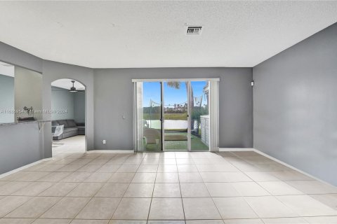 Villa ou maison à vendre à Pembroke Pines, Floride: 3 chambres, 155.33 m2 № 1427330 - photo 3