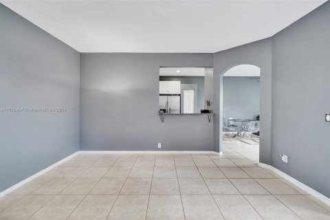 Villa ou maison à vendre à Pembroke Pines, Floride: 3 chambres, 155.33 m2 № 1427330 - photo 6