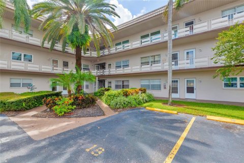 Condominio en venta en Saint Petersburg, Florida, 1 dormitorio, 69.21 m2 № 1402285 - foto 1