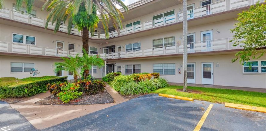 Condominio en Saint Petersburg, Florida, 1 dormitorio  № 1402285