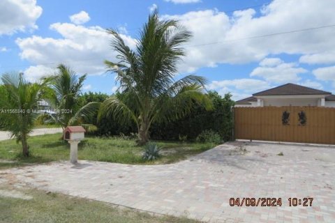 House in Miami, Florida 5 bedrooms, 677.44 sq.m. № 1102888 - photo 15