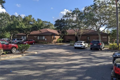 Immobilier commercial à louer à Bradenton, Floride: 595.88 m2 № 558014 - photo 8