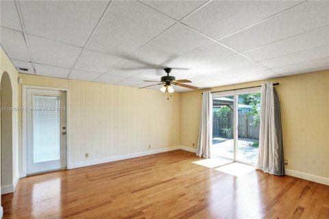 House in Pompano Beach, Florida 3 bedrooms, 177.44 sq.m. № 1291527 - photo 13