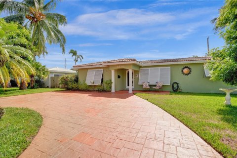 House in Pompano Beach, Florida 3 bedrooms, 177.44 sq.m. № 1291527 - photo 3