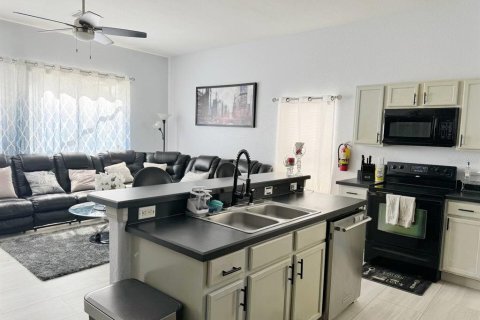 Casa en alquiler en Davenport, Florida, 5 dormitorios, 217.86 m2 № 1359086 - foto 4