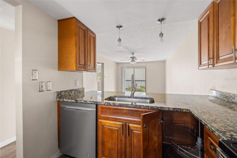 Condominio en alquiler en Tampa, Florida, 2 dormitorios, 81.66 m2 № 1359090 - foto 8