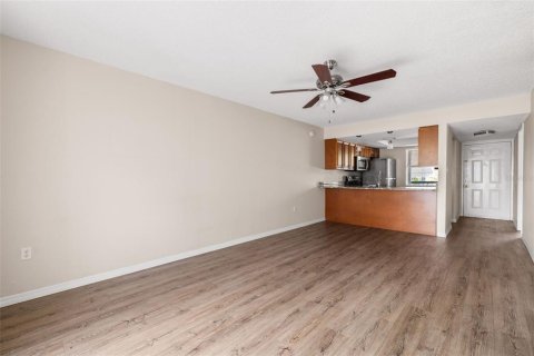 Condo in Tampa, Florida, 2 bedrooms  № 1359090 - photo 11