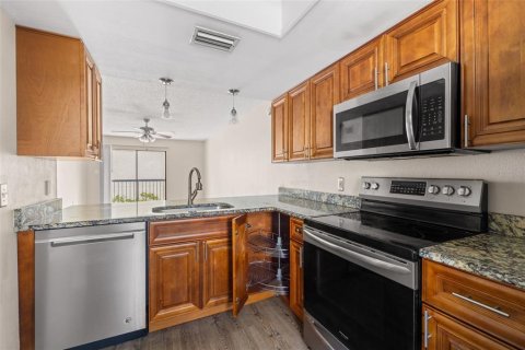 Copropriété à louer à Tampa, Floride: 2 chambres, 81.66 m2 № 1359090 - photo 4