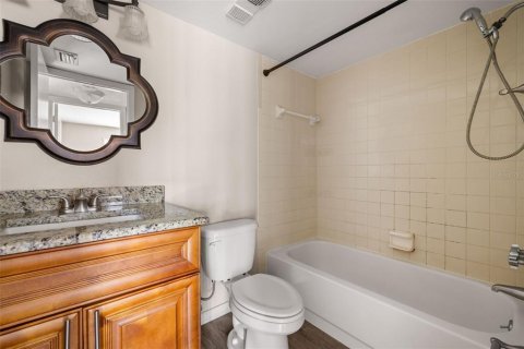 Condo in Tampa, Florida, 2 bedrooms  № 1359090 - photo 23