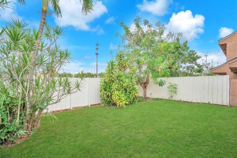 Townhouse in Hallandale Beach, Florida 2 bedrooms, 123.56 sq.m. № 818693 - photo 30