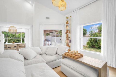 Adosado en venta en Hallandale Beach, Florida, 2 dormitorios, 123.56 m2 № 818693 - foto 17