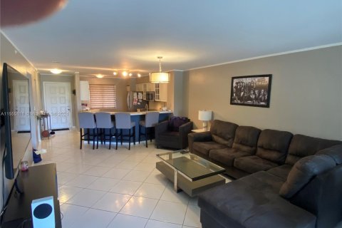 Condominio en venta en Pompano Beach, Florida, 2 dormitorios, 107.77 m2 № 1081094 - foto 2